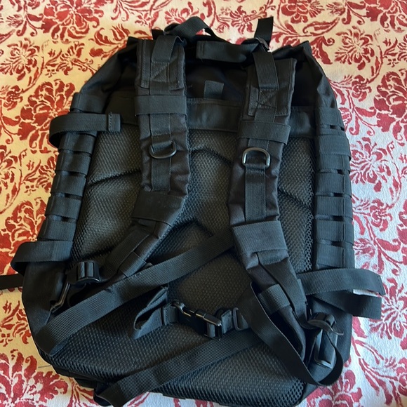 Tactical bug out backpack, large and black - Picture 3 of 5